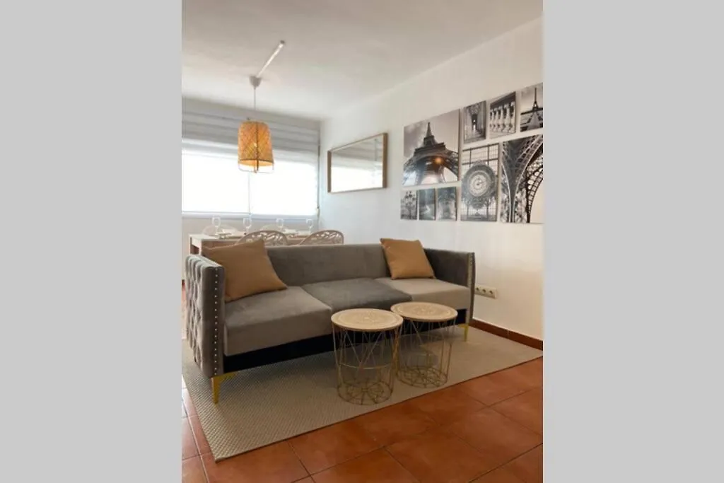 Apartamento En Urbanizacion Parque Antena, Estepona, Totalmente Renovado
